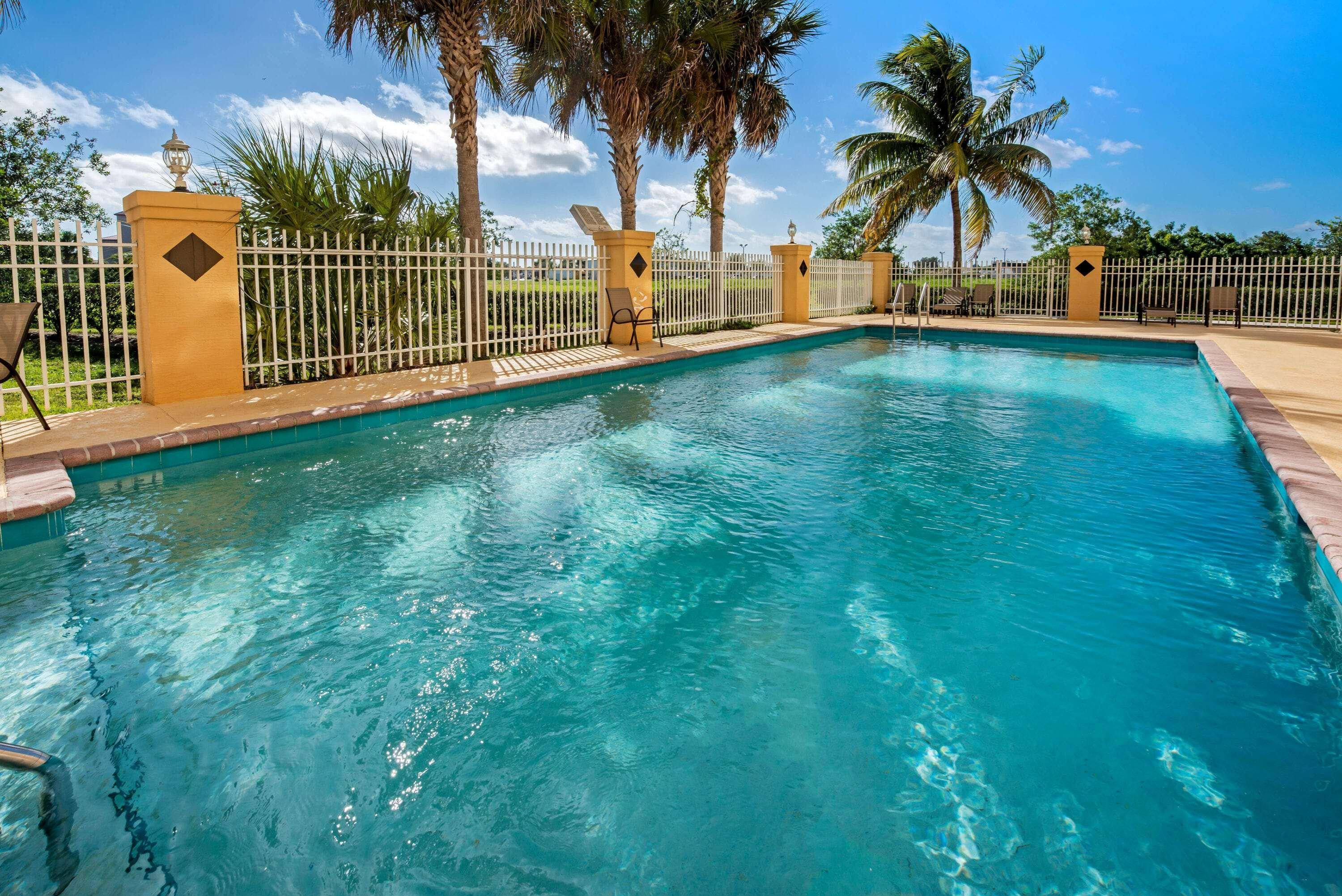 La Quinta By Wyndham Ft. Pierce Hotel Fort Pierce Exterior photo