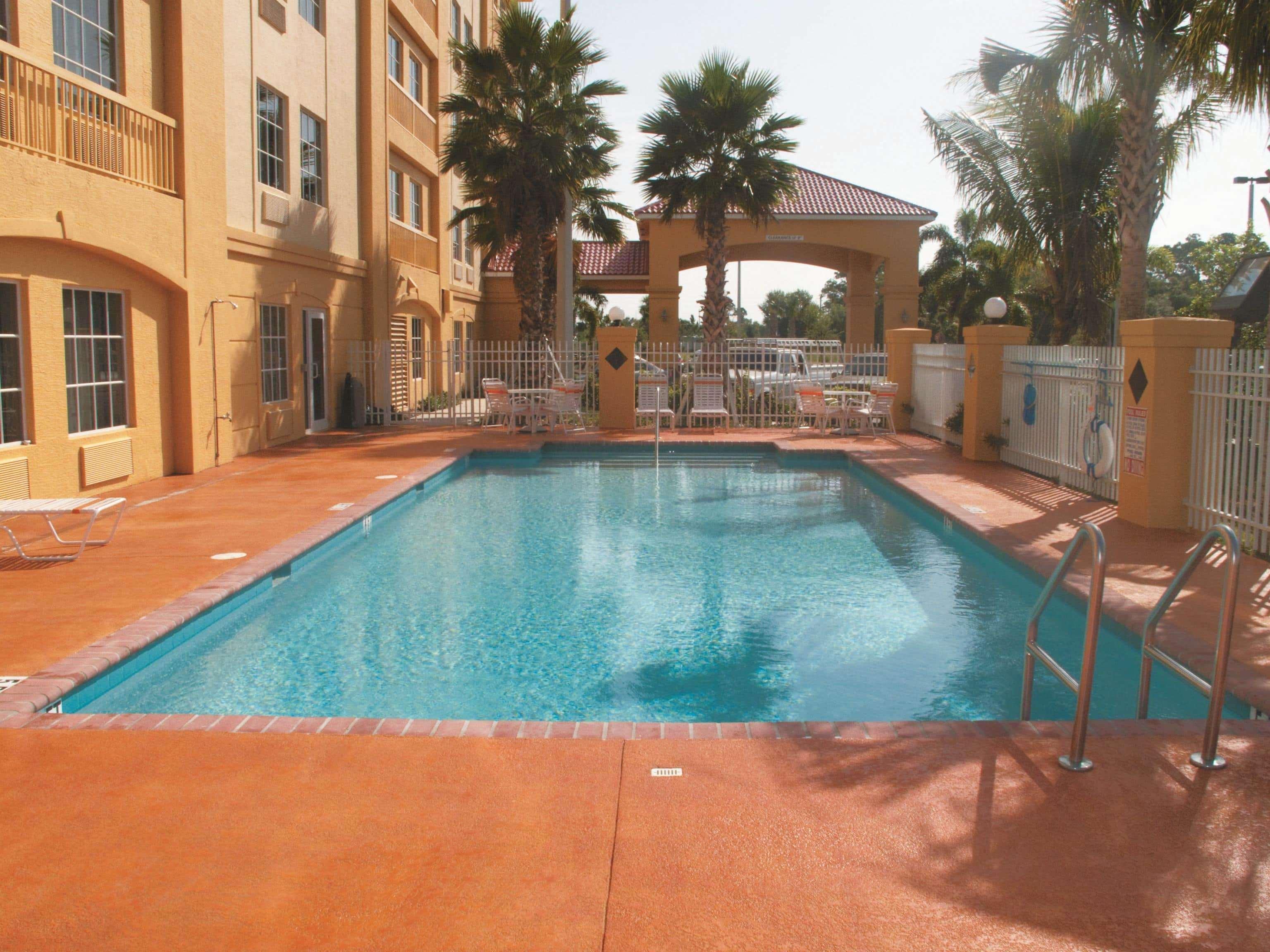 La Quinta By Wyndham Ft. Pierce Hotel Fort Pierce Exterior photo